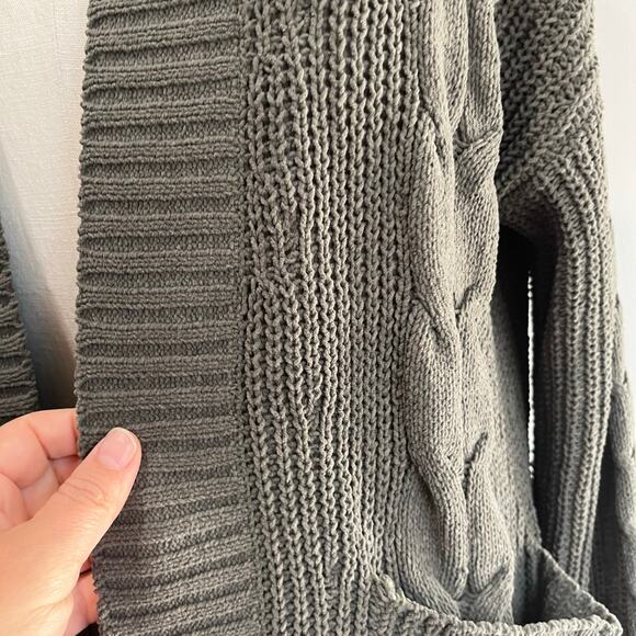 American Eagle Chenille Cable Knit Cardigan Sweater Grandpa Pockets Sz XS - Picture 4 of 7